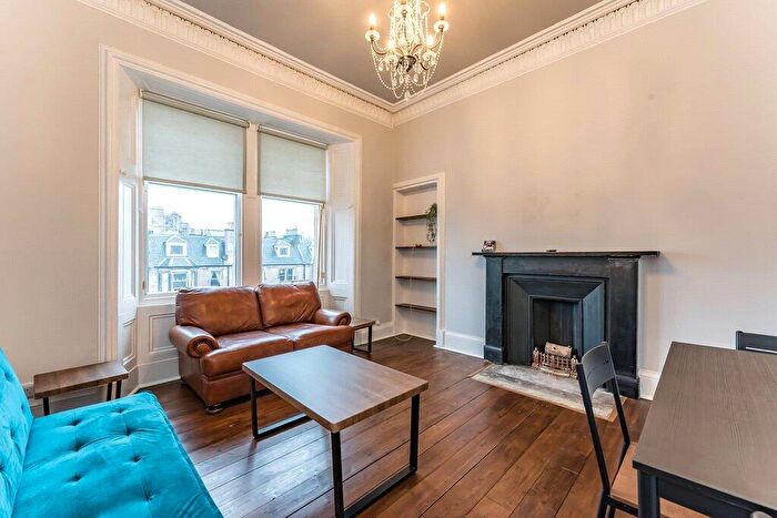 2 Bedroom Flat To Rent In Maxwell Street, Edinburgh, EH10