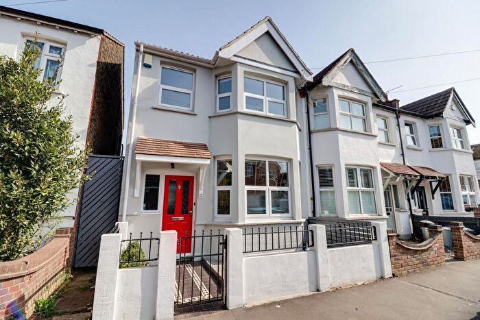 3 Bedroom End Of Terrace House For Sale In Lansdowne Avenue, Leigh-on-Sea, SS9