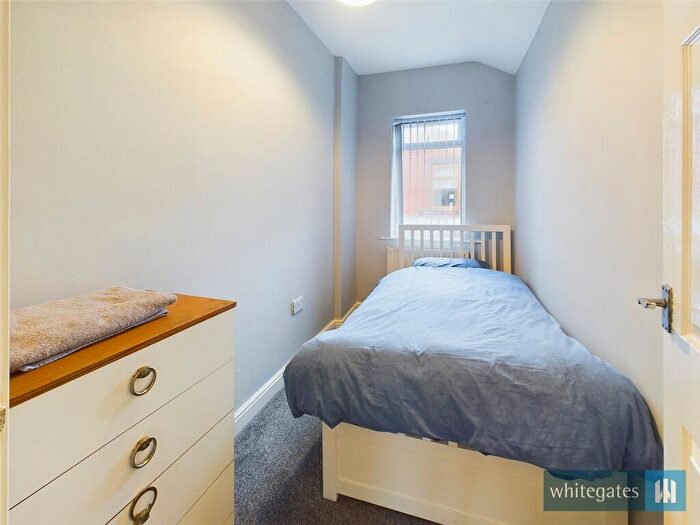 2 Bedroom Detached House To Rent In Gardiner Row, Bradford, West Yorkshire, BD4