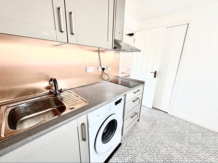 2 Bedroom Flat To Rent In Dunnock Road, London, E6