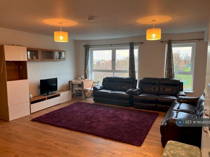 3 Bedroom Flat To Rent In Dalgety Road, Edinburgh, EH7