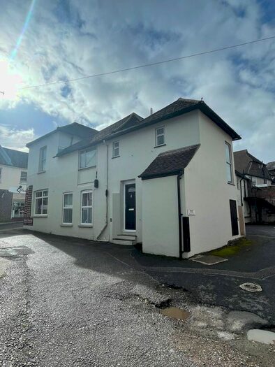 1 Bedroom Flat To Rent In Market Street, Alton, GU34