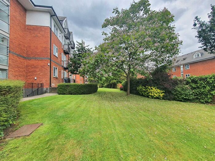 2 Bedroom Flat To Rent In Park View Close, Windsor Court Park View Close, AL1