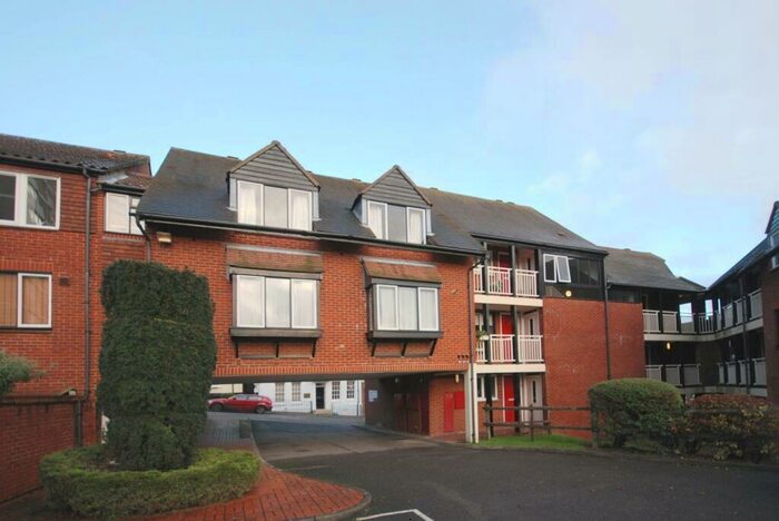 1 Bedroom Flat To Rent In The Mount, , Guildford, GU2