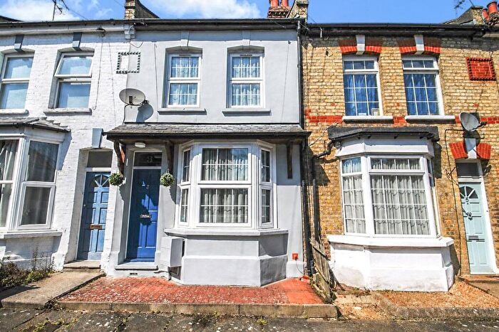 3 Bedroom House For Sale In Edward Grove, Barnet, EN4