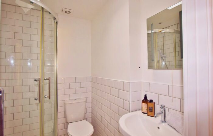 1 Bedroom Flat To Rent In Upper Richmond Road West, Sheen SW14