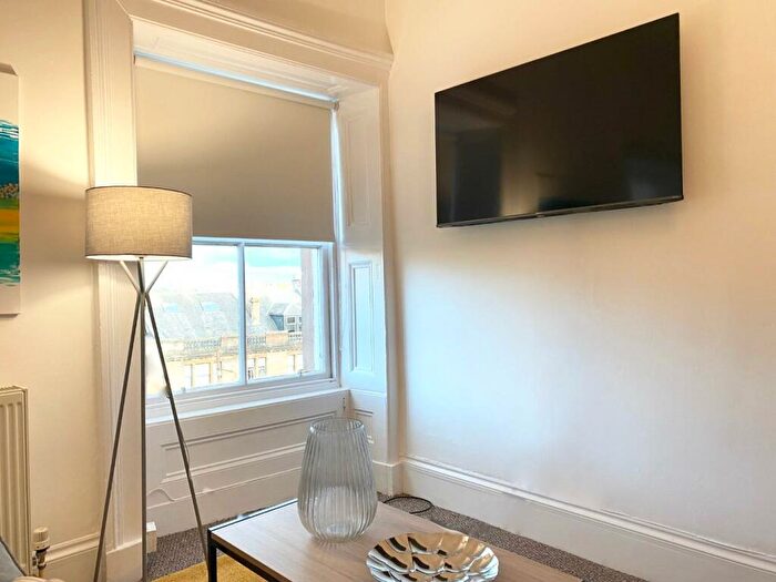 1 Bedroom Flat To Rent In Flat /, Crown Circus, Glasgow, G12