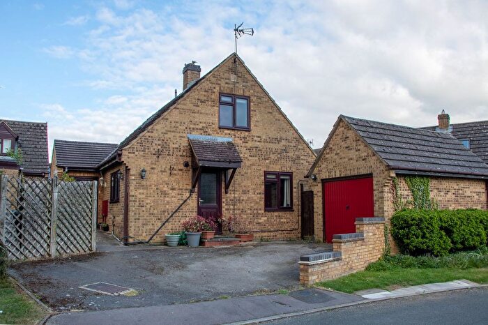 3 Bedroom Detached House For Sale In Home Close, Middleton Cheney, OX17