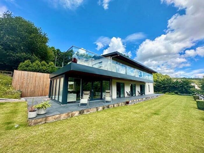 6 Bedroom House For Sale In Wakefield Road, Sowerby Bridge, HX6