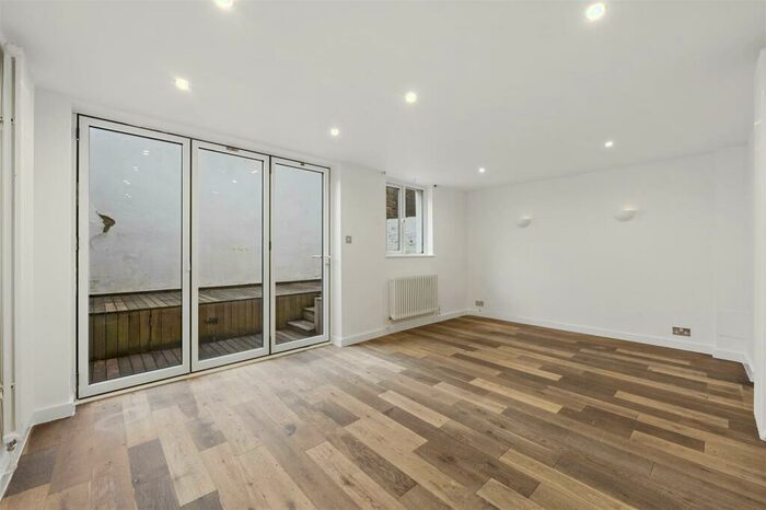 2 Bedroom Apartment To Rent In Chalcot Road, Primrose Hill, NW1