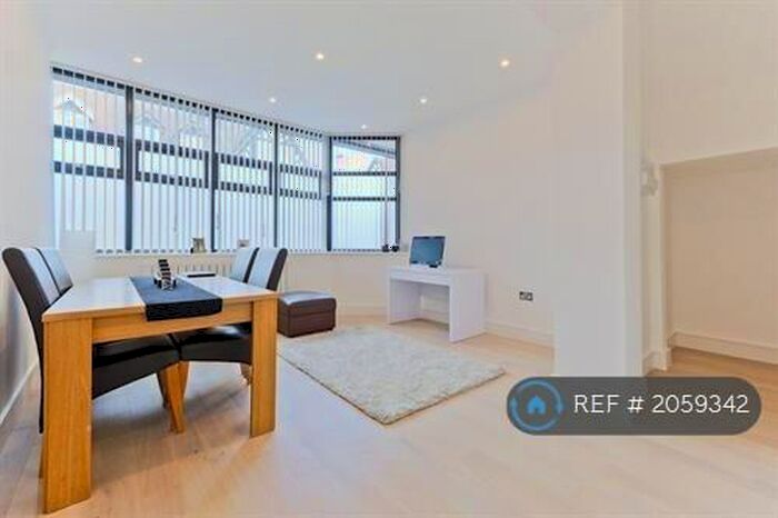 1 Bedroom Flat To Rent In West Barnes Lane, New Malden, KT3