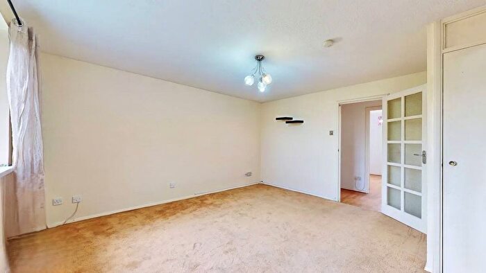 2 Bedroom Flat For Sale In Chartwell Close, Greenford, UB6