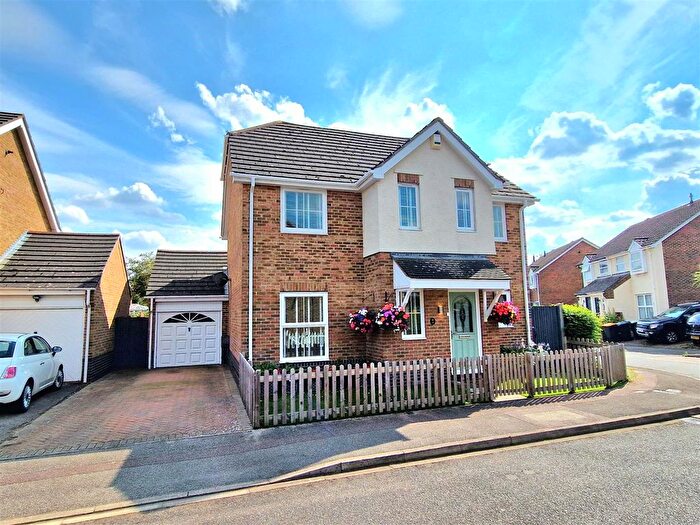 4 Bedroom Detached House For Sale In The Cloisters, Bedford, MK41