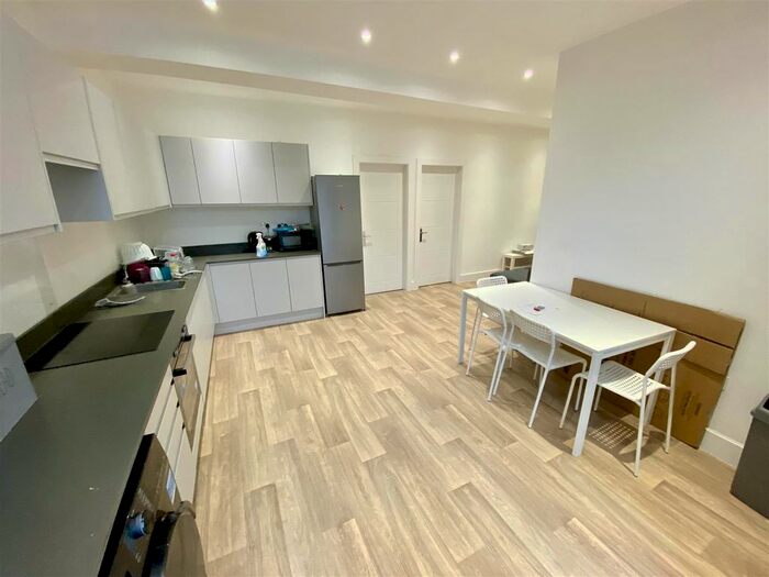 3 Bedroom Flat To Rent In Clarendon Road, Luton LU2