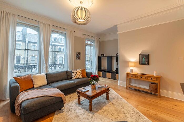 3 Bedroom Flat To Rent In Glazbury Road, Barons Court, London, W14