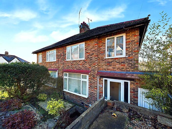 3 Bedroom Semi-Detached House For Sale In Famet Close, Purley, CR8