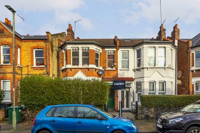 2 Bedroom Flat To Rent In Hertford Road, London, N2