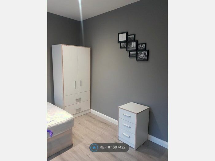 Studio To Rent In Penderry Rise, London, SE6