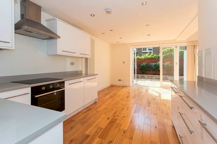 2 Bedroom Flat To Rent In Broomwood Road, Battersea, SW11