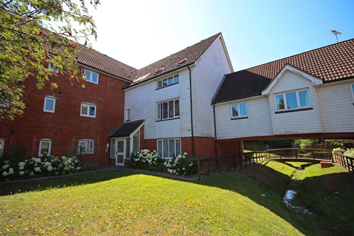 2 Bedroom Flat For Sale In Kennington, Ashford, TN25