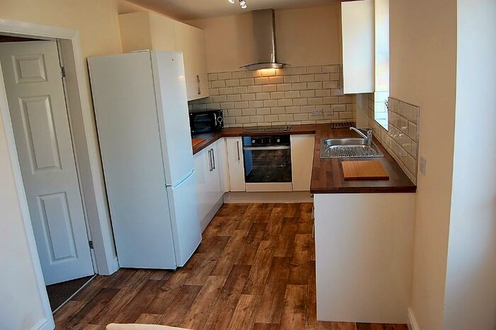 3 Bedroom Terraced House To Rent In Long Lane, Huddersfield, West Yorkshire, HD5