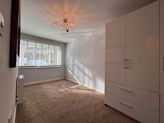 1 Bedroom Flat To Rent In Gammons Lane, Watford, WD24