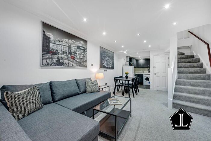 2 Bedroom Flat To Rent In Bell Street, London, NW1