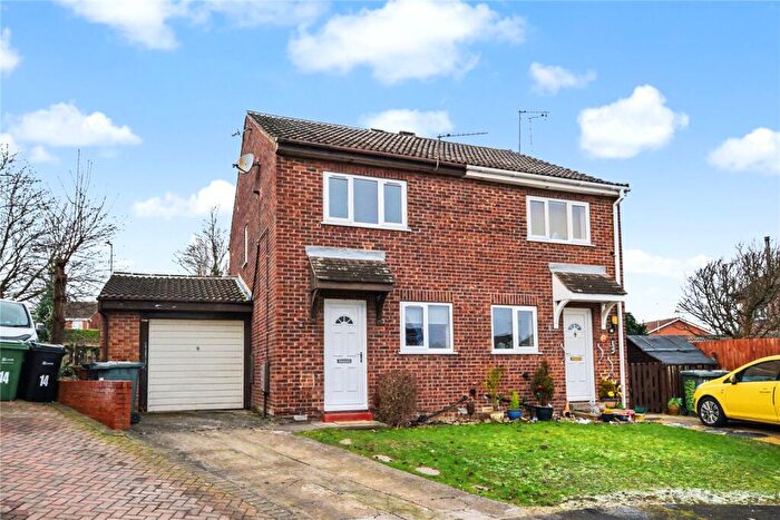 2 Bedroom Semi-Detached House To Rent In Middlecroft Road, Leeds, West Yorkshire, LS10