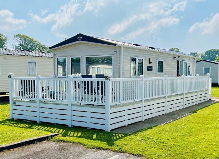 2 Bedroom Park Home For Sale In Hoburne Holiday Park Christchurch, BH23