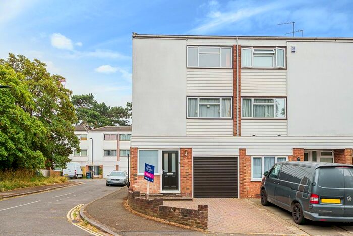 4 Bedroom End Of Terrace House To Rent In Castlebar Park, London, W5