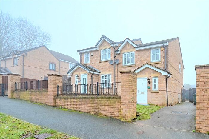3 Bedroom Semi Detached House For Sale In Crag View, Bradford, West Yorkshire, BD10