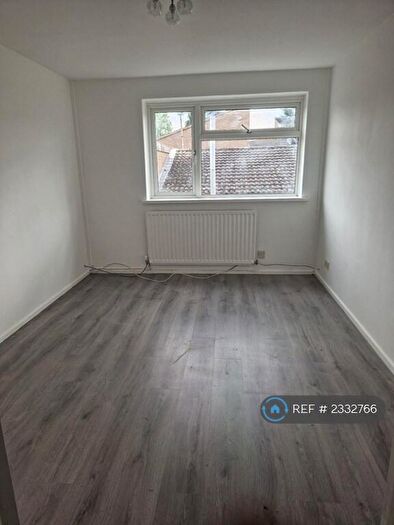 3 Bedroom Flat To Rent In Randolph Close, Leamington Spa, CV31