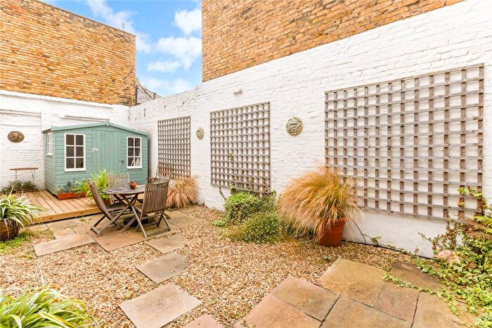 2 Bedroom Flat For Sale In Sefton Street, Putney, London, SW15