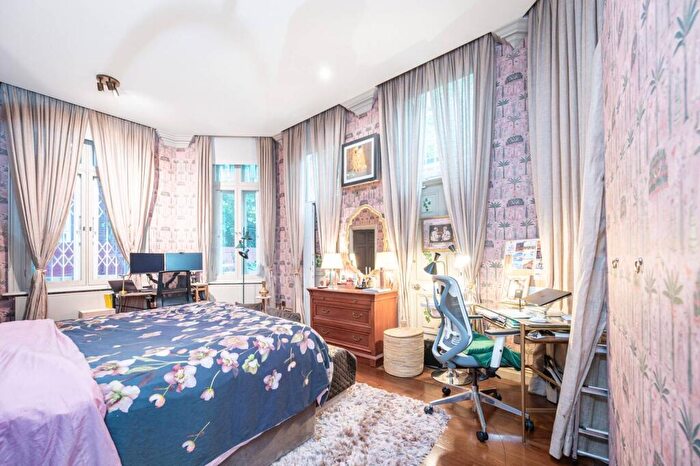 2 Bedroom Flat For Sale In Grosvenor House, Hampstead, London, NW3