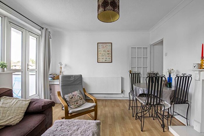 3 Bedroom Flat To Rent In Smithwood Close, London, SW19