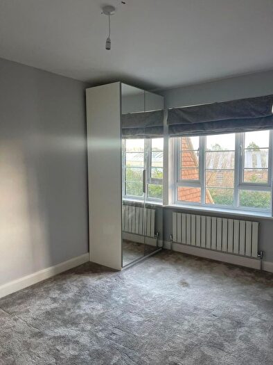 2 Bedroom Flat To Rent In Grosvenor Court, Morden, SM4