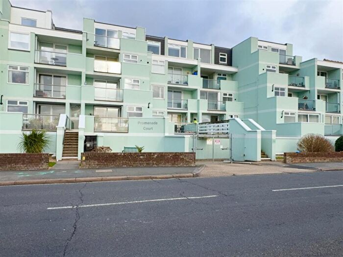 2 Bedroom Flat For Sale In Marine Parade West, Lee-On-The-Solent, PO13
