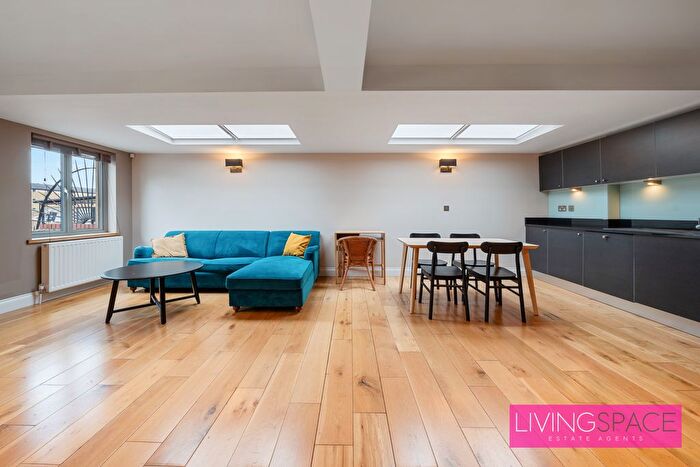 2 Bedroom Flat To Rent In Chalk Farm Road, London, NW1