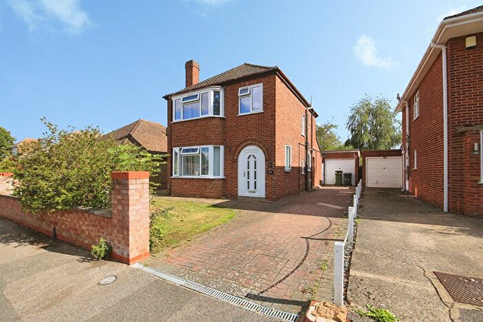 3 Bedroom Detached House For Sale In Warwick Road, Peterborough, PE4