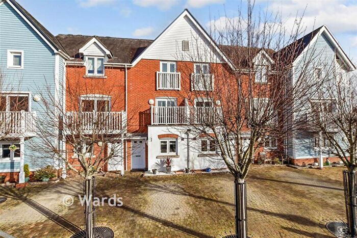 3 Bedroom Town House For Sale In The Lakes, Larkfield, Aylesford, Kent, ME20