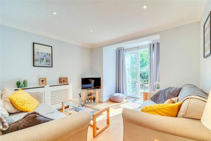 2 Bedroom Flat To Rent In Brompton Park Crescent, Fulham, SW6