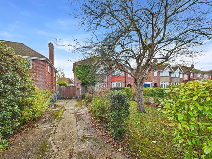 2 Bedroom Semi Detached House For Sale In Redhatch Drive, Earley, Reading, RG6