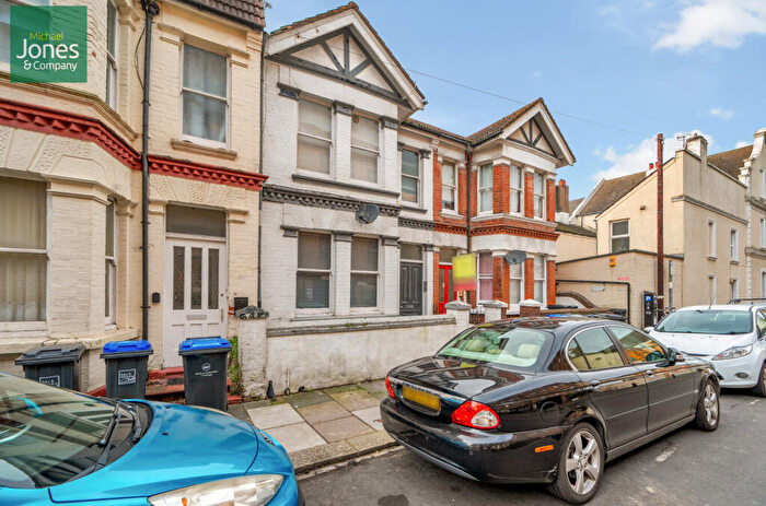 1 Bedroom Flat To Rent In Western Place, Worthing, West Sussex, BN11