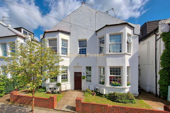 1 Bedroom Flat To Rent In Robinson Road, Wimbledon, SW17