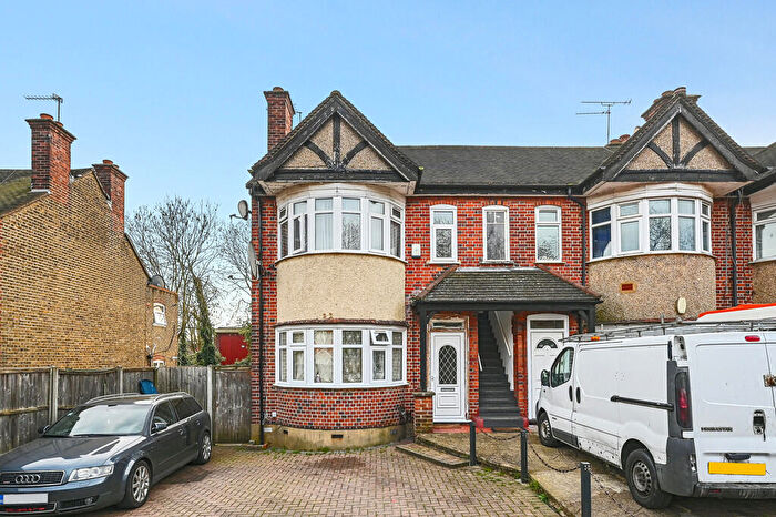 2 Bedroom Maisonette For Sale In Christchurch Avenue, Harrow, HA3