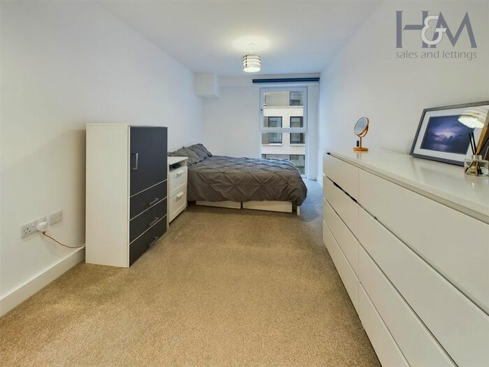1 Bedroom Flat For Sale In Mulberry House, Park Place, Stevenage, Bf., SG1
