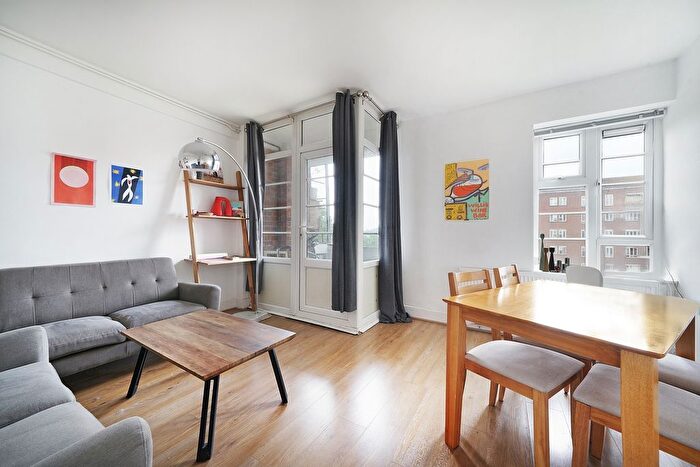 3 Bedroom Flat To Rent In Lorraine Court, Lewis Street, Camden, NW1