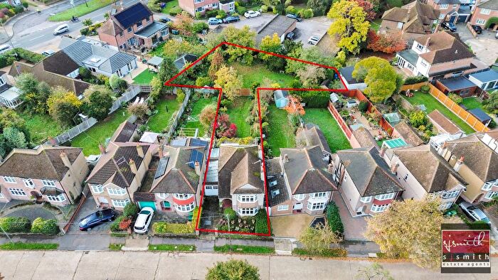 3 Bedroom Detached House For Sale In Ashview Gardens, Ashford, TW15