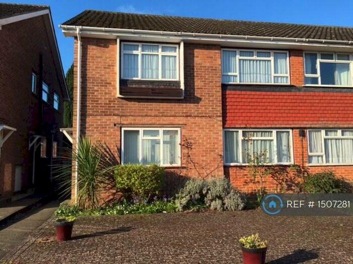 2 Bedroom Maisonette To Rent In College Road, Epsom, KT17