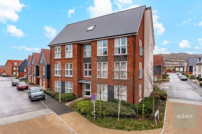 2 Bedroom Flat For Sale In Viking Road, Wouldham, ME1